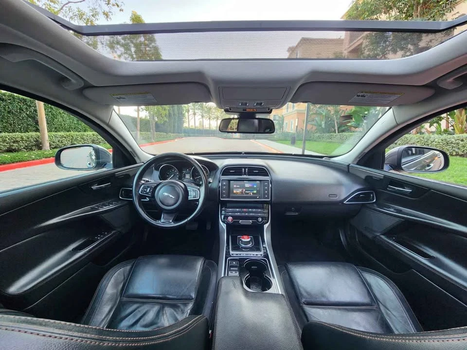 2017 Jaguar XE - Image 5 of 20