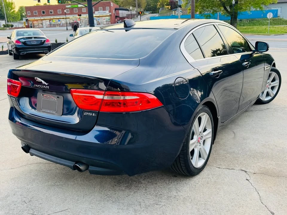 2017 Jaguar XE - Image 5 of 20