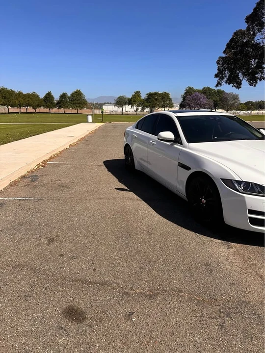 2017 Jaguar XE - Image 3 of 5