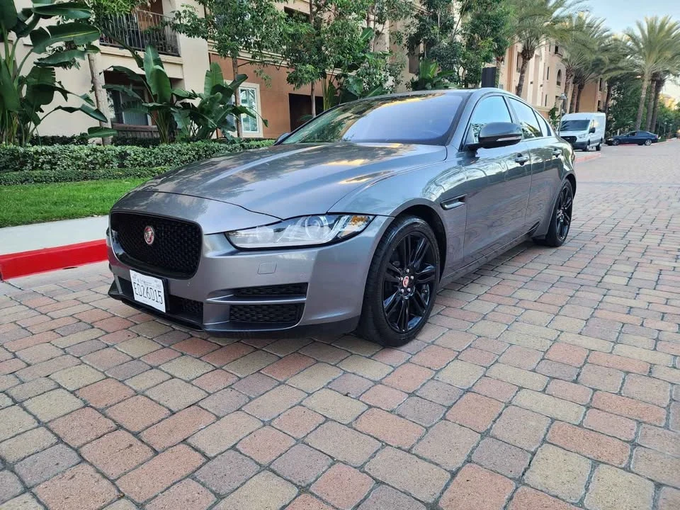 2017 Jaguar XE - Image 2 of 20