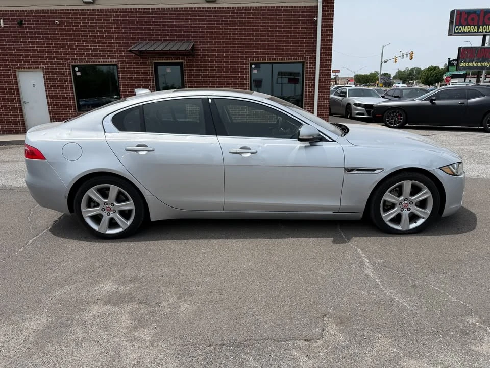 2017 Jaguar XE - Image 5 of 20