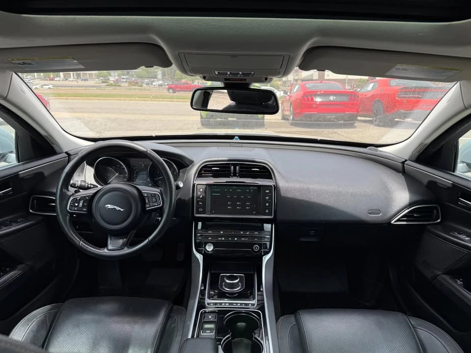 2017 Jaguar XE - Image 18 of 20