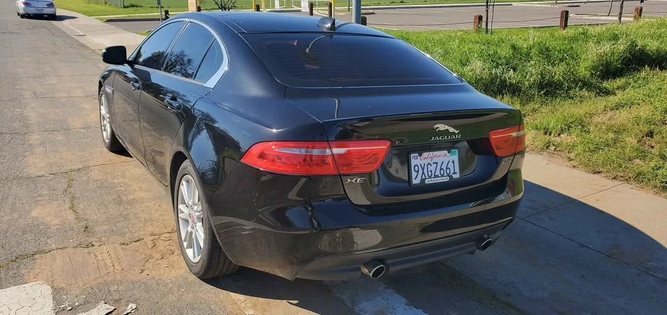 2017 Jaguar XE - Image 4 of 9