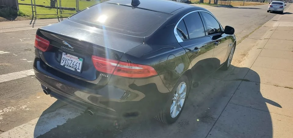 2017 Jaguar XE - Image 3 of 9