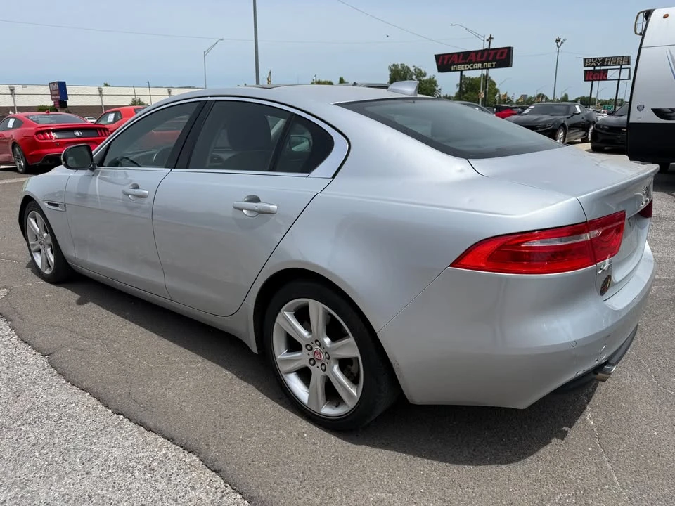 2017 Jaguar XE - Image 10 of 20