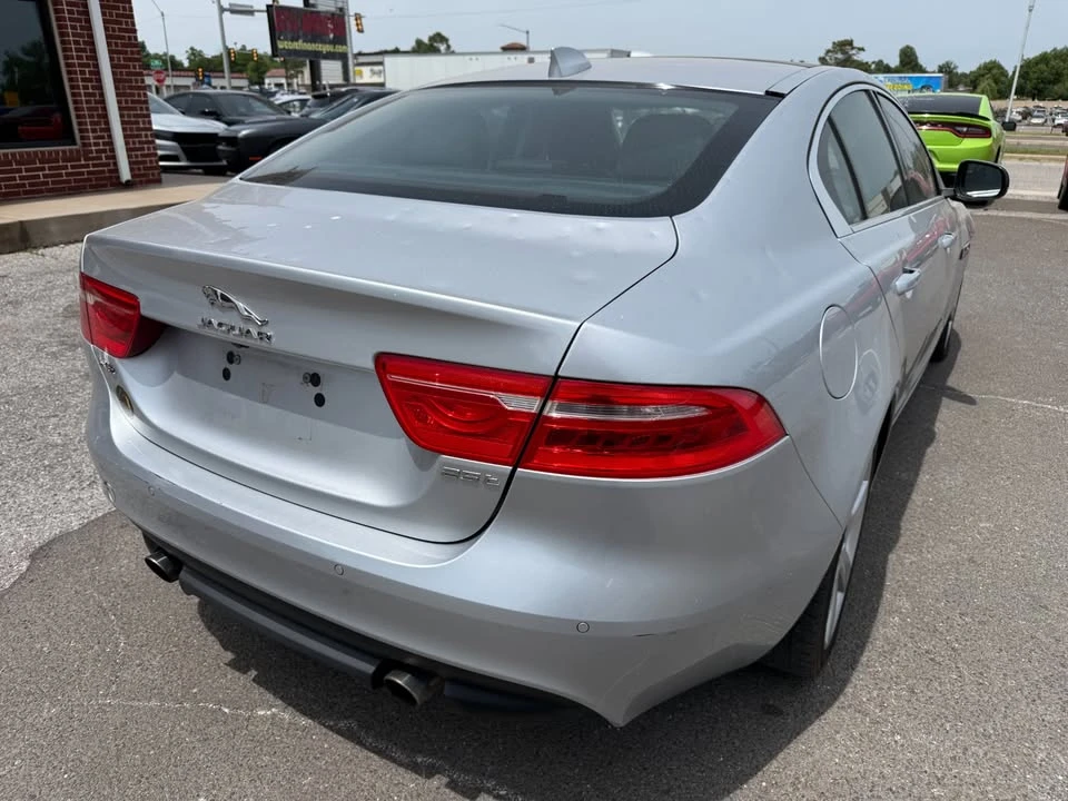 2017 Jaguar XE - Image 7 of 20