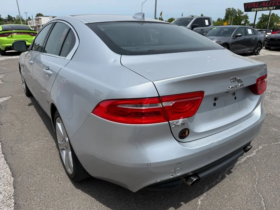 2017 Jaguar XE - Image 9 of 20