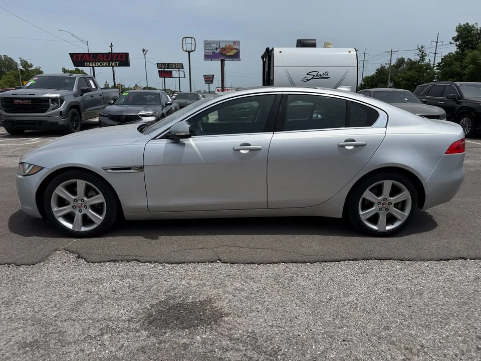2017 Jaguar XE - Image 11 of 20