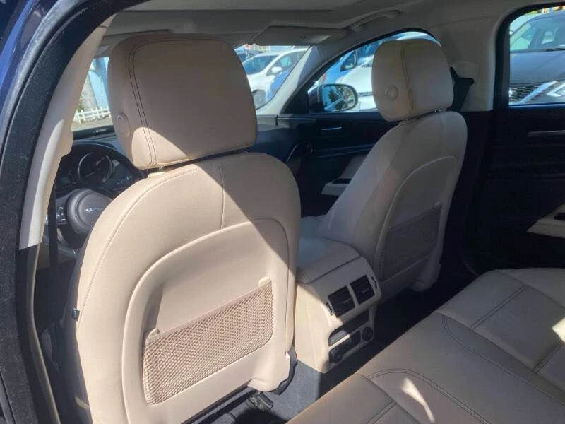 2017 Jaguar XE - Image 7 of 14