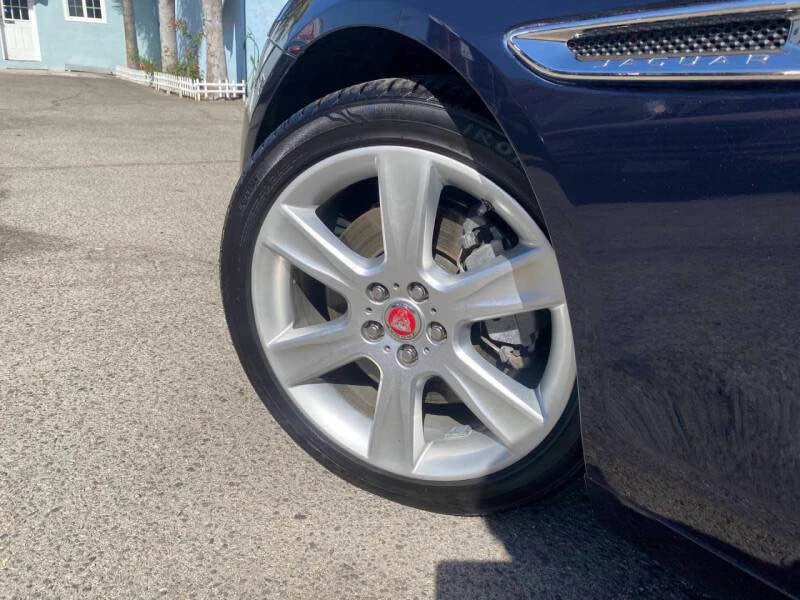 2017 Jaguar XE - Image 14 of 14