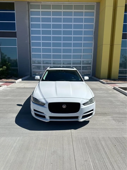 2017 Jaguar XE - Image 2 of 10