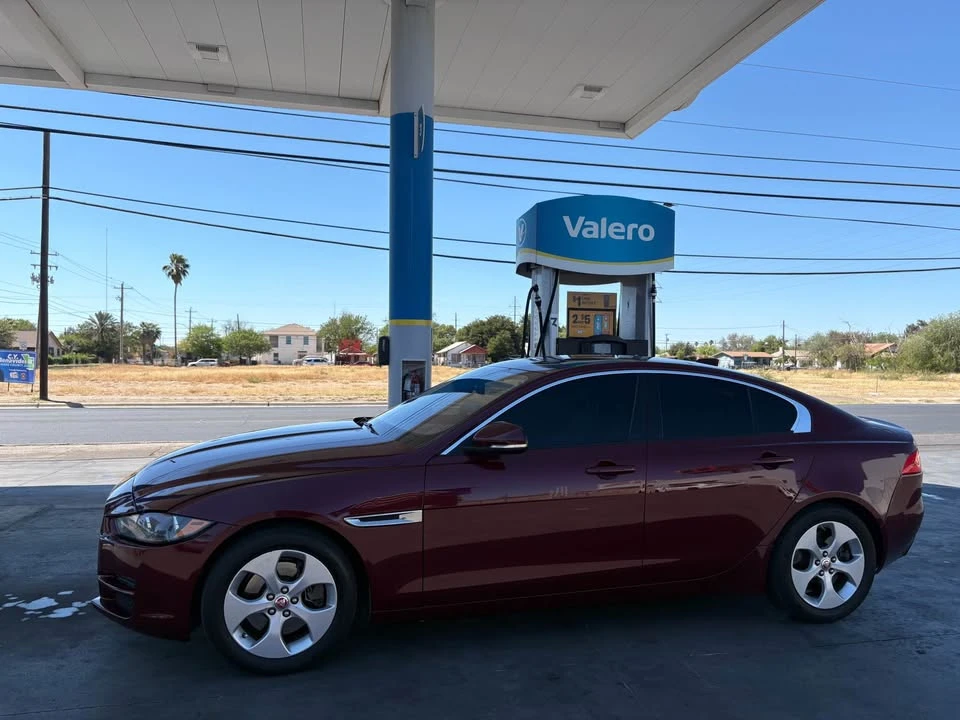 2017 Jaguar XE - Image 2 of 5