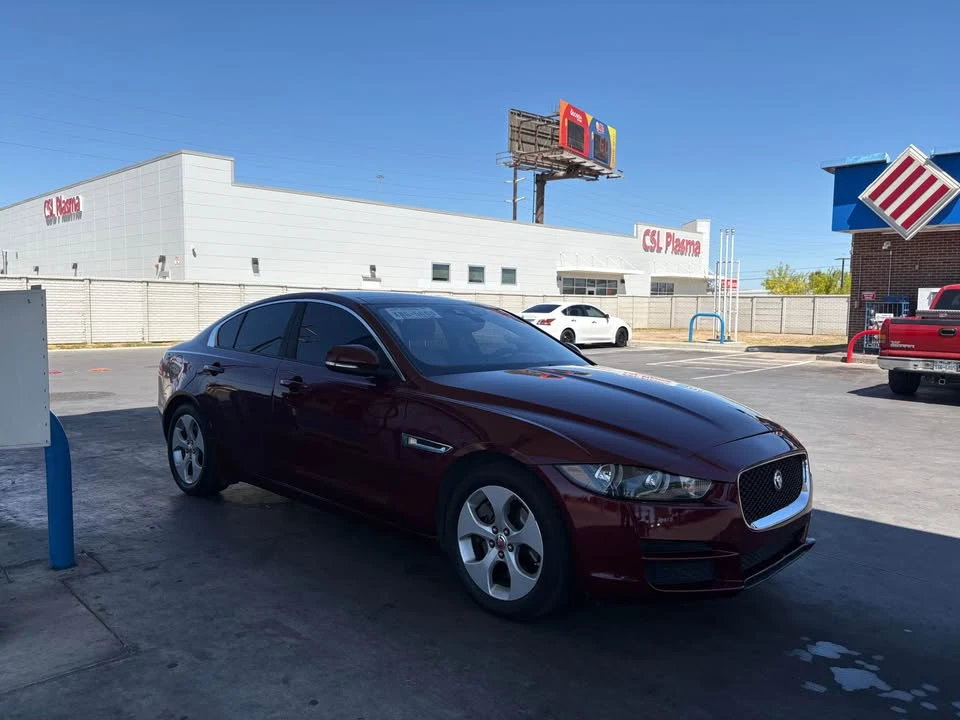2017 Jaguar XE - Image 3 of 5
