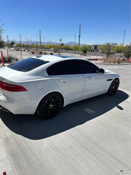 2017 Jaguar XE - Image 6 of 10