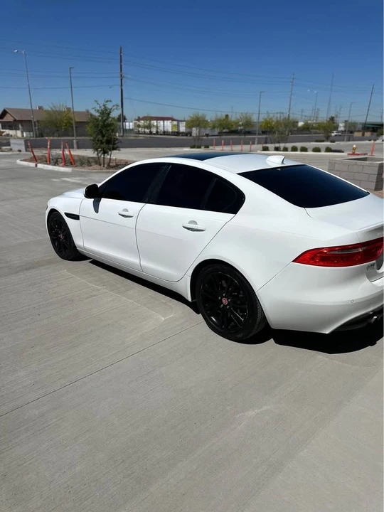 2017 Jaguar XE - Image 5 of 10