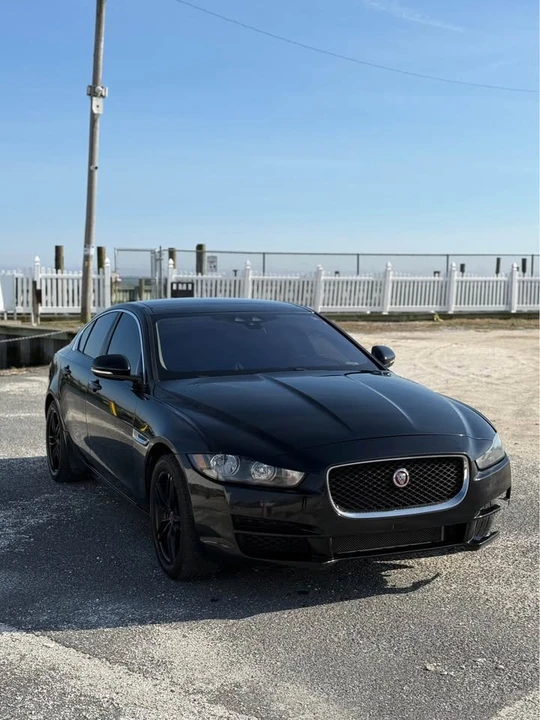 2017 Jaguar XE - Image 2 of 10