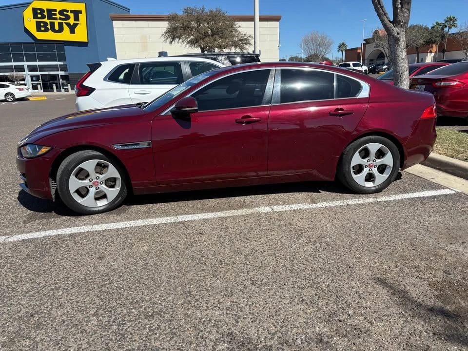 2017 Jaguar XE - Image 5 of 5