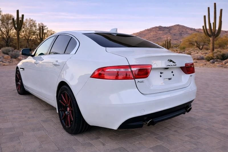 2017 Jaguar XE - Image 7 of 25