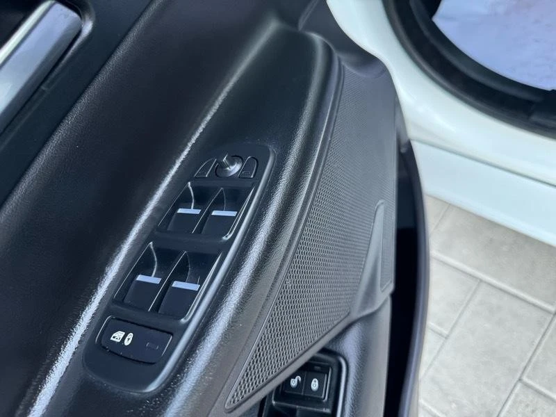 2017 Jaguar XE - Image 13 of 25