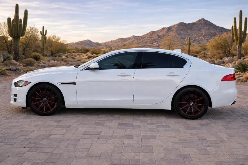 2017 Jaguar XE - Image 4 of 25