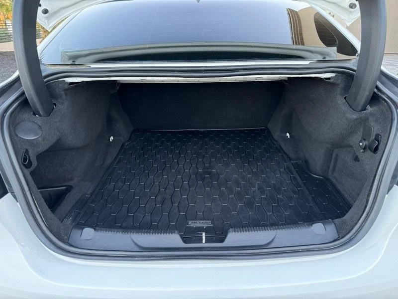 2017 Jaguar XE - Image 23 of 25