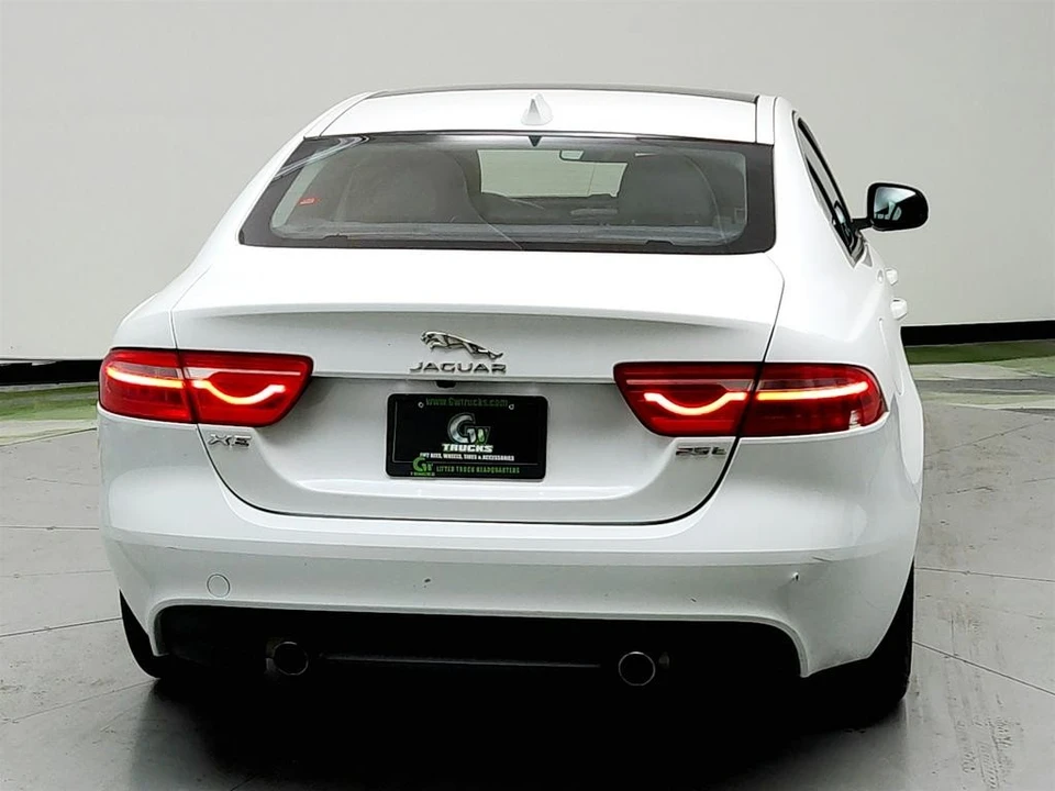 2017 Jaguar XE - Image 6 of 12