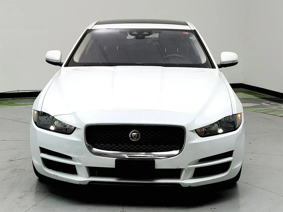 2017 Jaguar XE - Image 2 of 12
