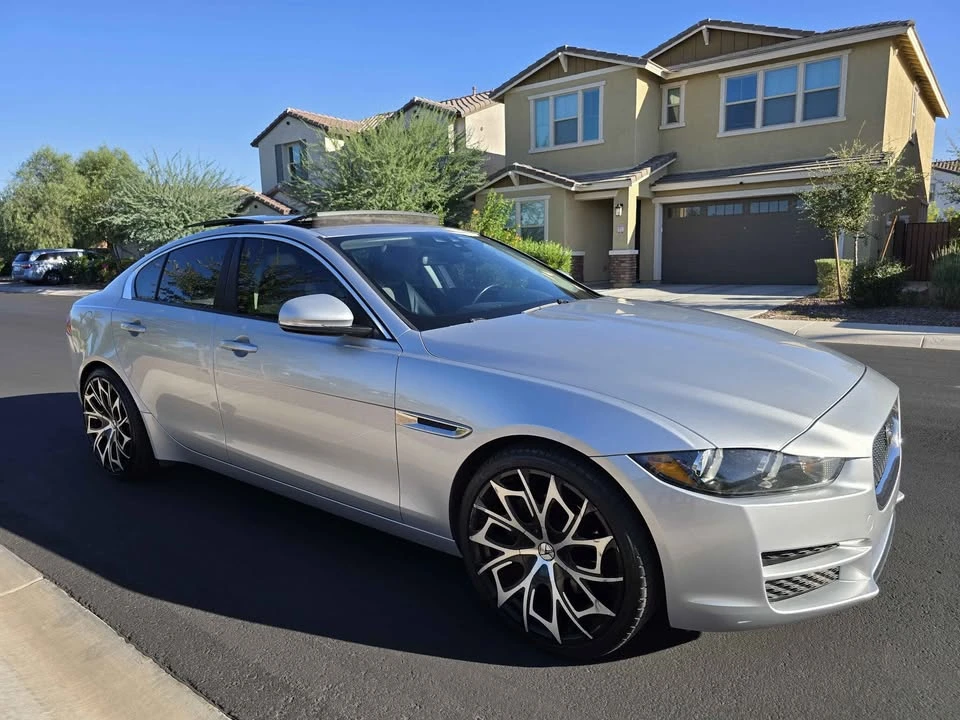 2017 Jaguar XE - Image 10 of 18