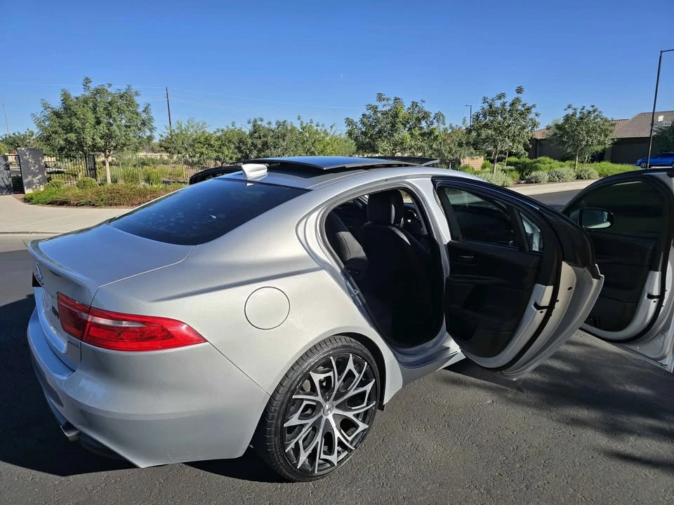 2017 Jaguar XE - Image 8 of 18