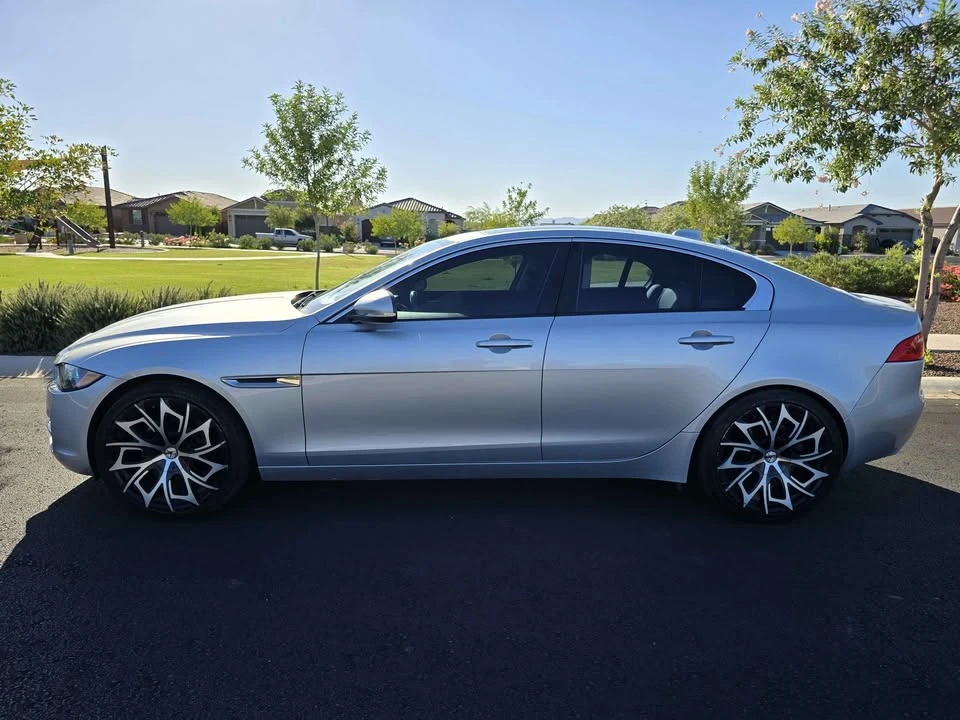 2017 Jaguar XE - Image 2 of 18