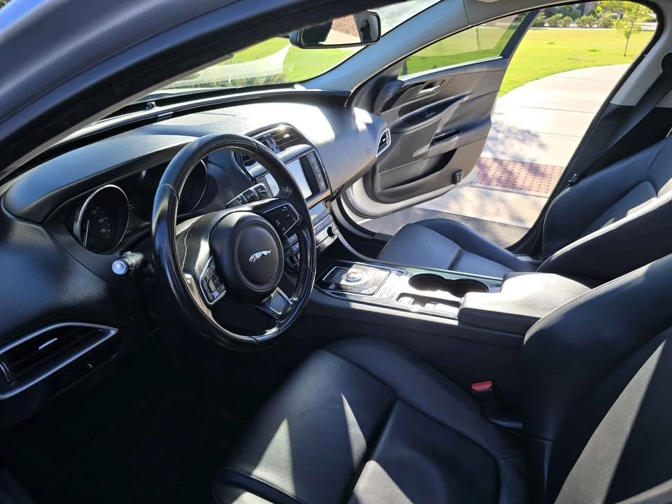 2017 Jaguar XE - Image 14 of 18