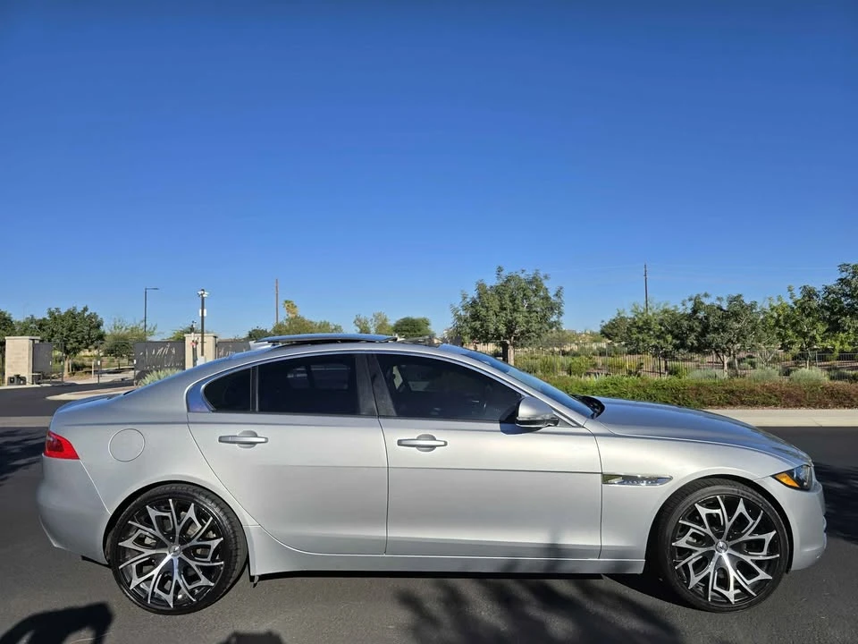 2017 Jaguar XE - Image 7 of 18