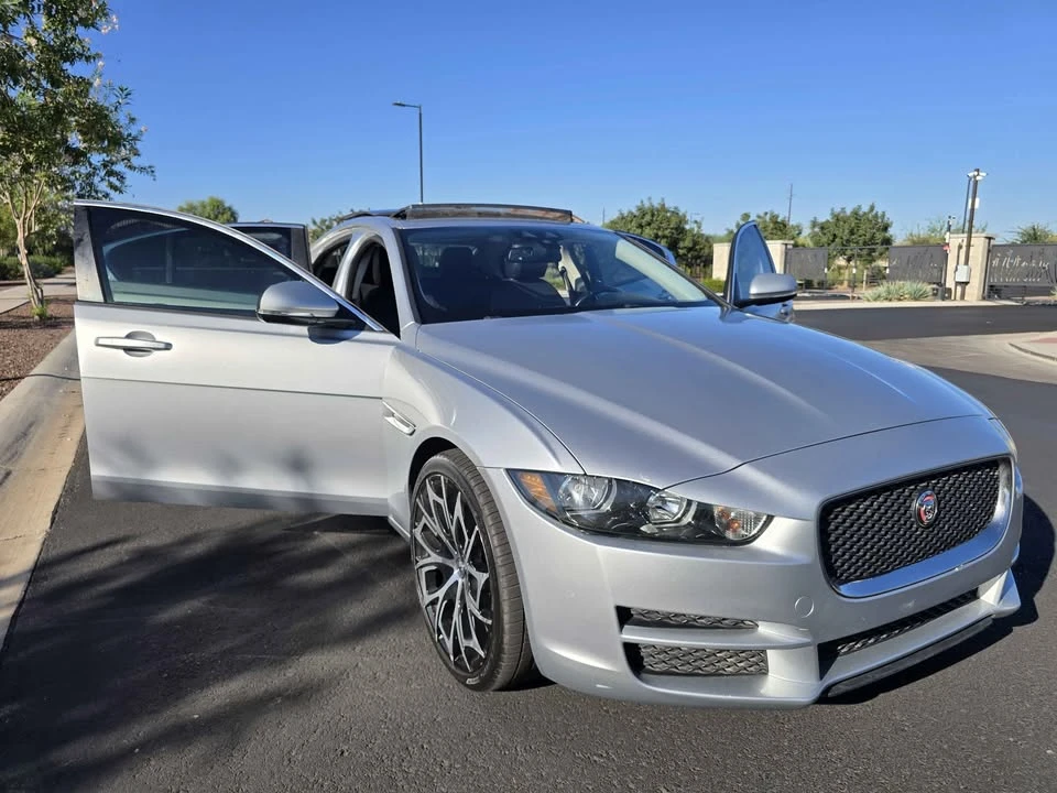 2017 Jaguar XE - Image 11 of 18