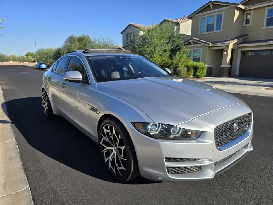 2017 Jaguar XE - Image 9 of 18