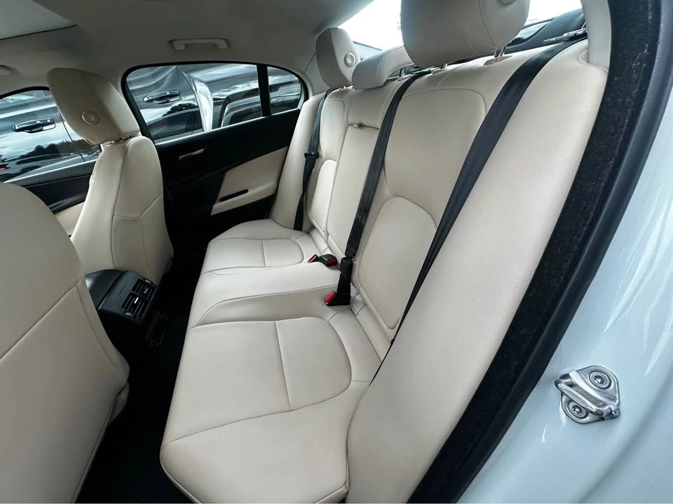 2017 Jaguar XE - Image 6 of 7