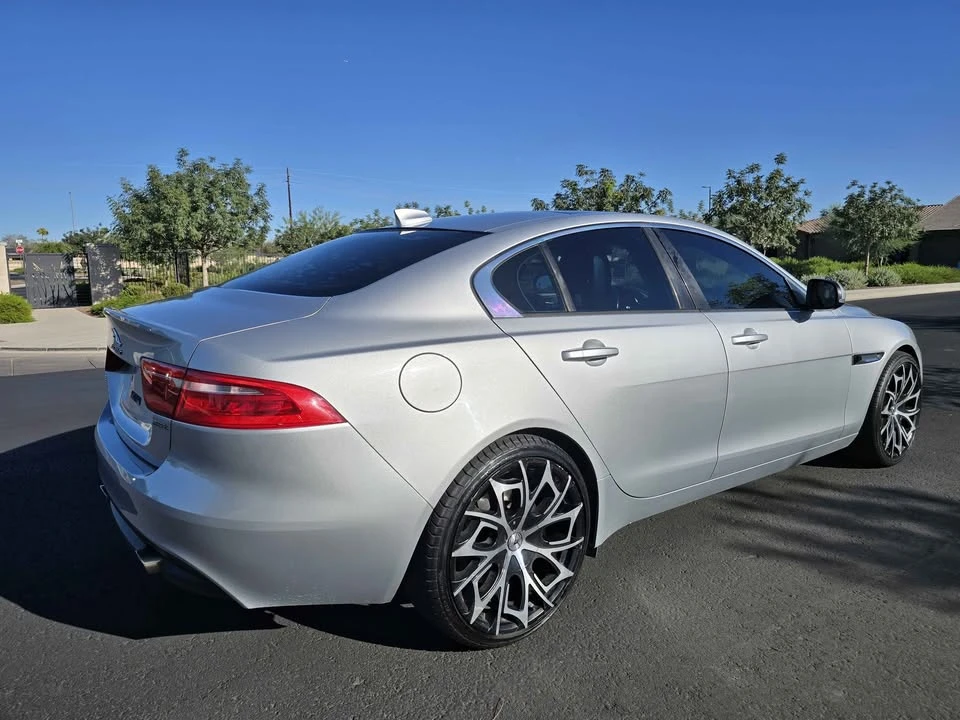 2017 Jaguar XE - Image 3 of 18