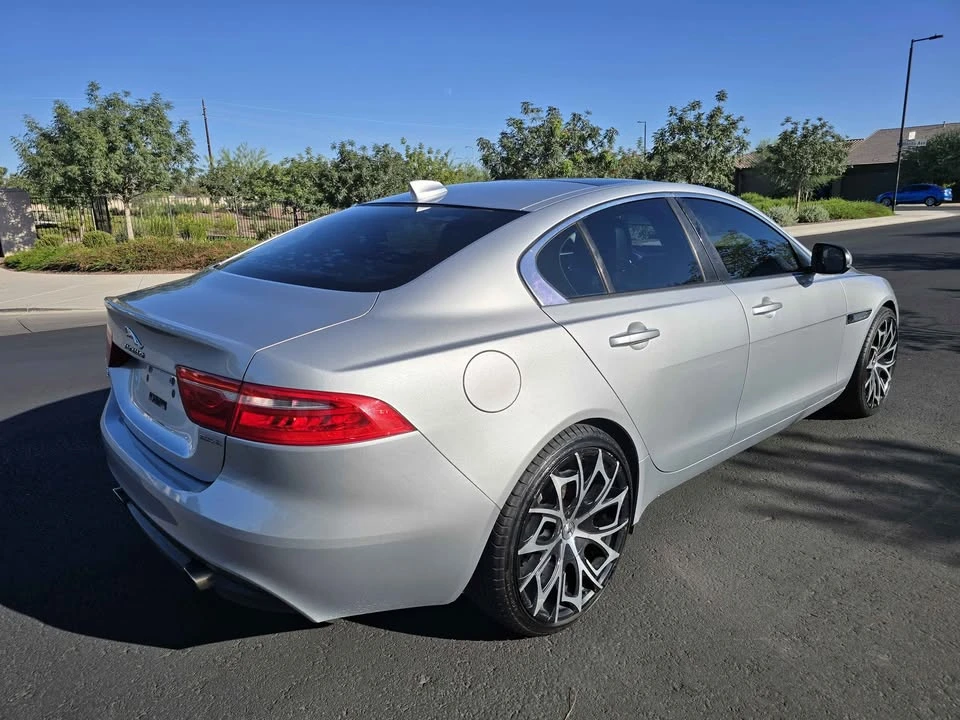 2017 Jaguar XE - Image 6 of 18