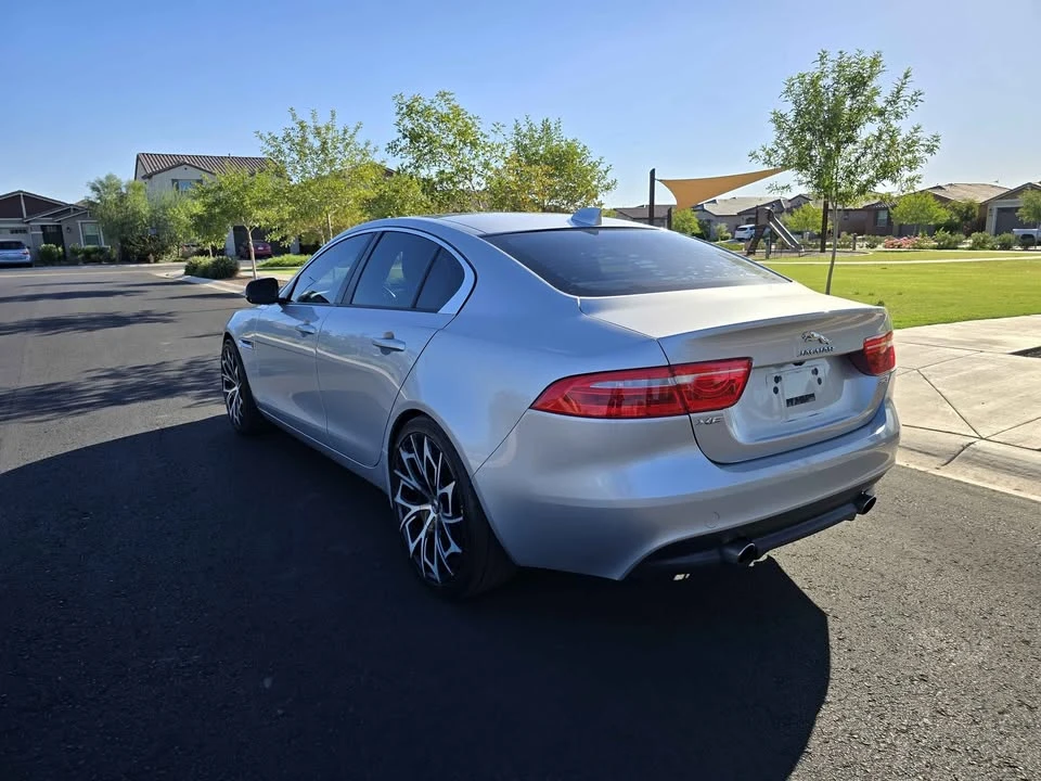 2017 Jaguar XE - Image 5 of 18
