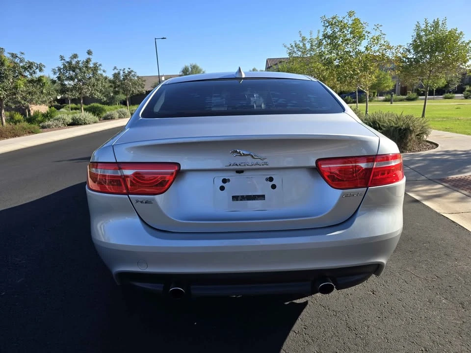 2017 Jaguar XE - Image 4 of 18