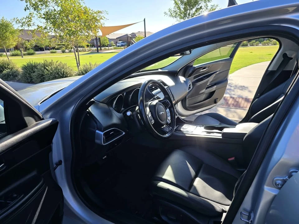 2017 Jaguar XE - Image 17 of 18