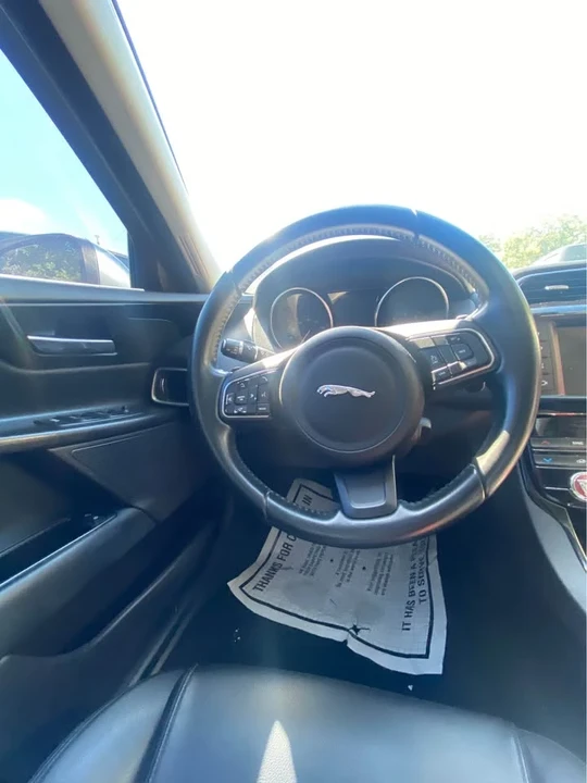 2017 Jaguar XE - Image 5 of 8