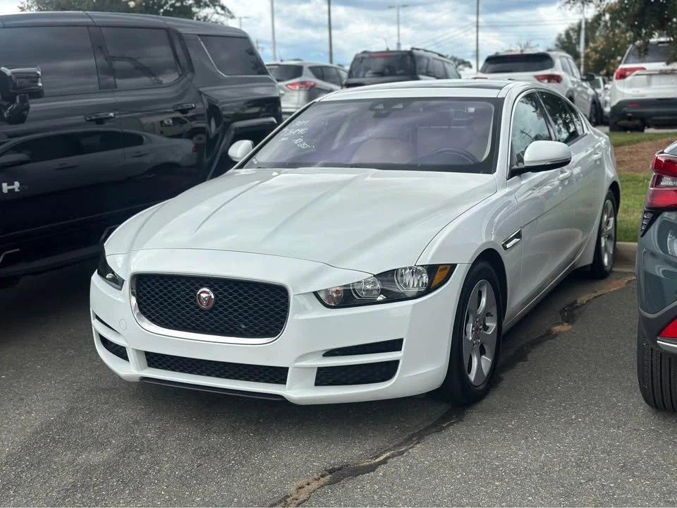 2017 Jaguar XE - Image 2 of 7
