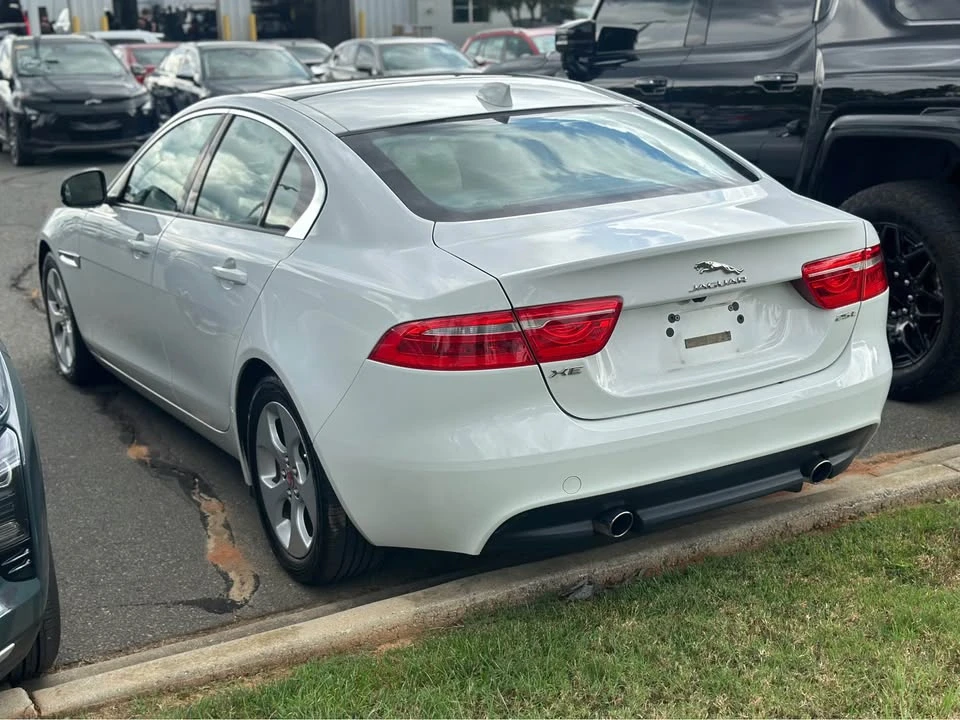 2017 Jaguar XE - Image 4 of 7