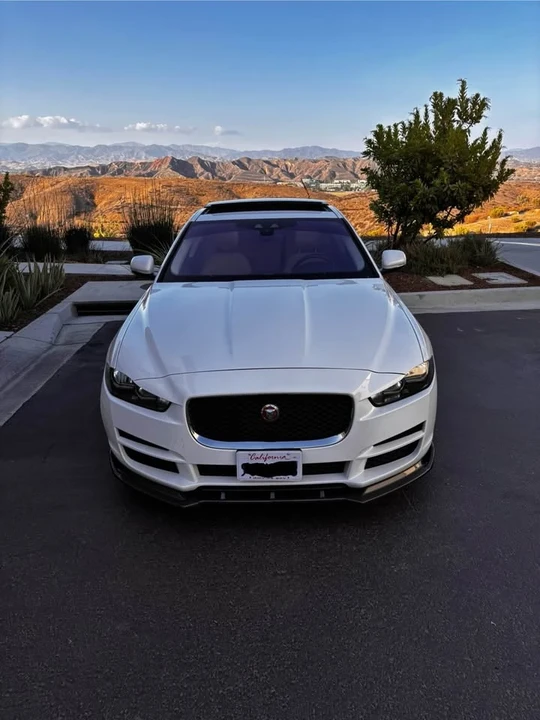 2017 Jaguar XE - Image 10 of 13