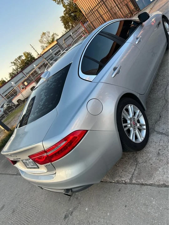 2017 Jaguar XE - Image 4 of 8