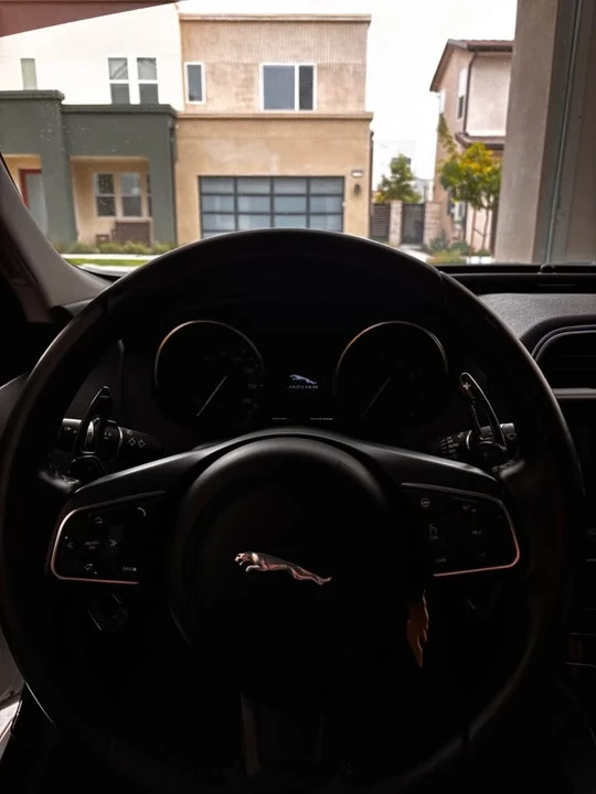 2017 Jaguar XE - Image 12 of 13