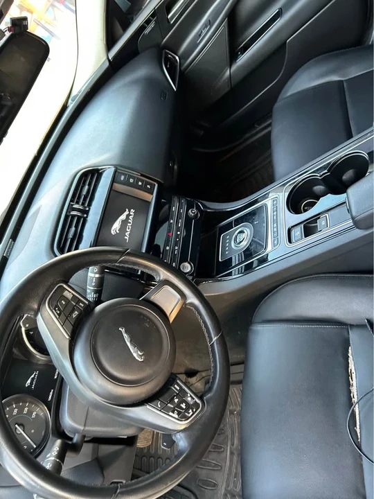 2017 Jaguar XE - Image 6 of 8