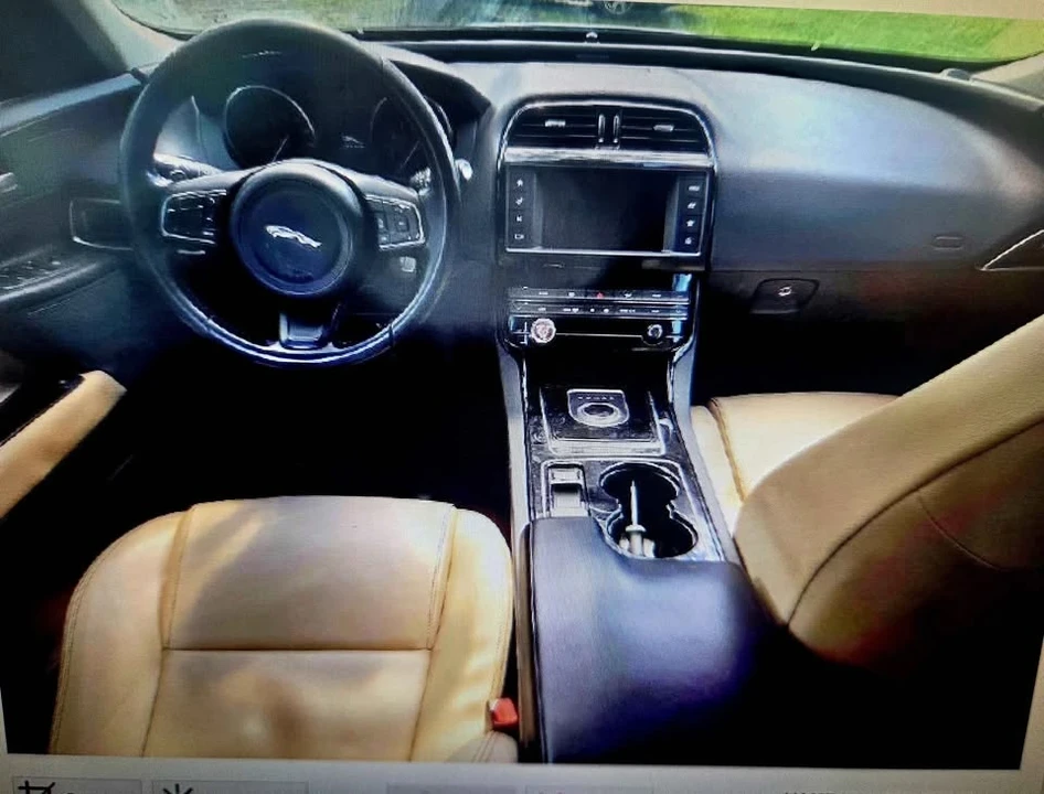 2017 Jaguar XE - Image 3 of 4