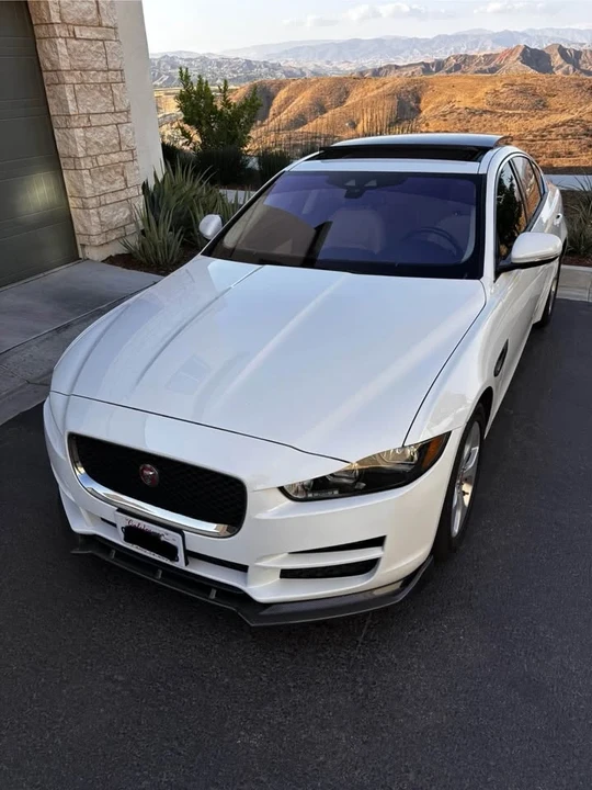 2017 Jaguar XE - Image 8 of 13
