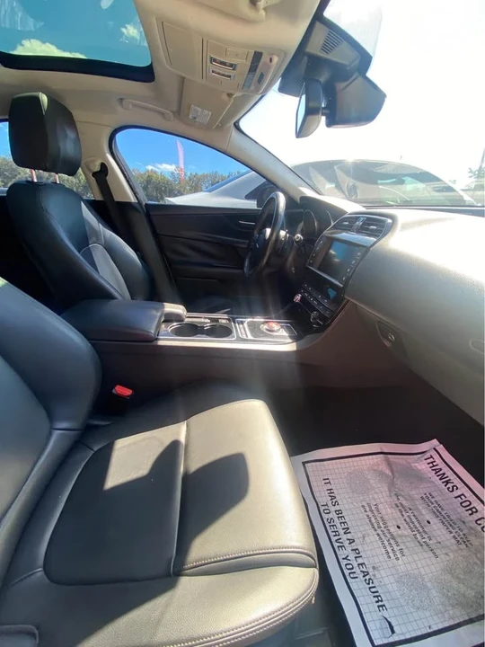2017 Jaguar XE - Image 7 of 8
